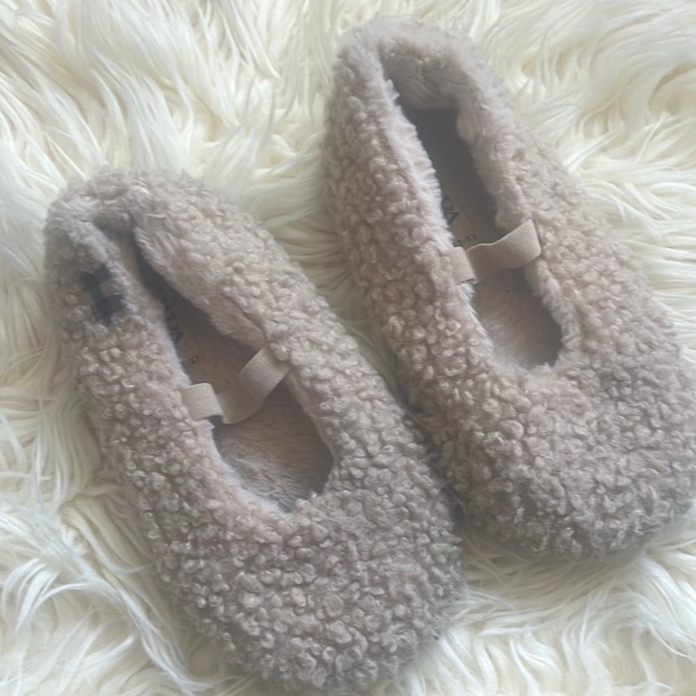 Zara girls  Fuzzy Slippers